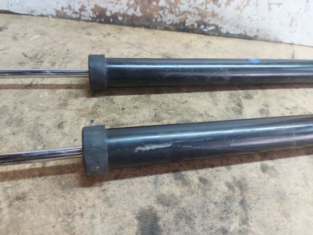 bontott DACIA DUSTER Hátsó Lengéscsillapító Pár