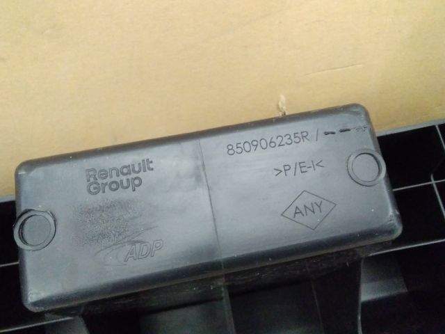 bontott DACIA DUSTER Hátsó Lökhárító Merevítő (Fém)