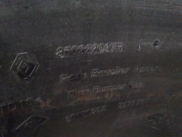 bontott DACIA DUSTER Hátsó Lökhárító (Részeivel)