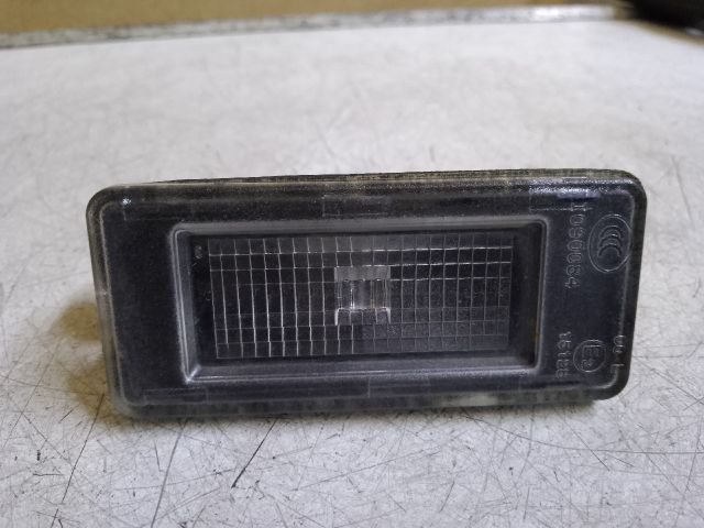 bontott DACIA DUSTER Hátsó Rendszámtábla Világítás