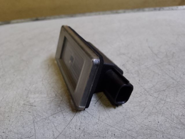 bontott DACIA DUSTER Hátsó Rendszámtábla Világítás