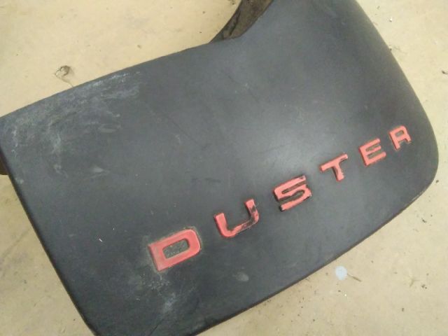 bontott DACIA DUSTER Hátsó Sárvédő Gumi Pár