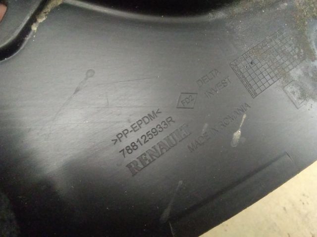 bontott DACIA DUSTER Hátsó Sárvédő Gumi Pár