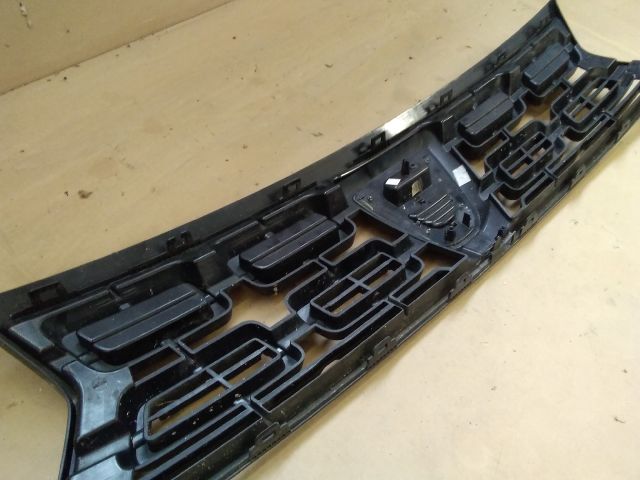 bontott DACIA DUSTER Hűtőrács