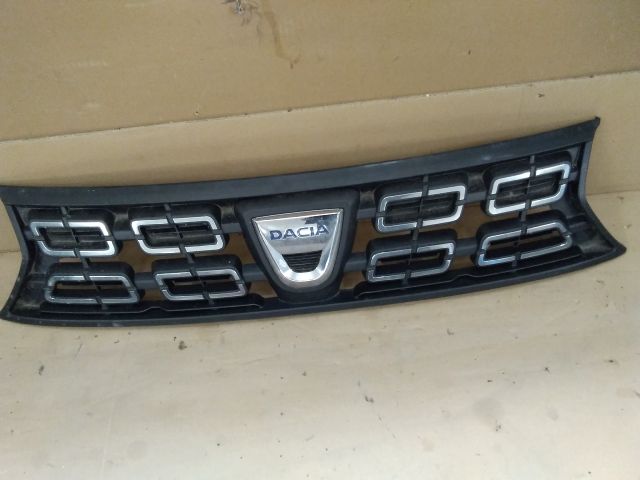 bontott DACIA DUSTER Hűtőrács