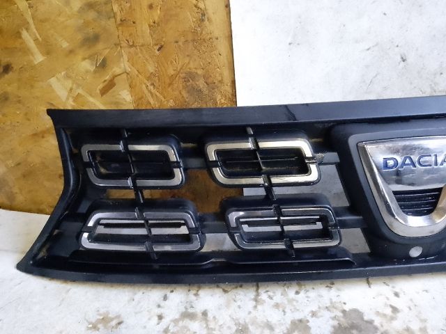 bontott DACIA DUSTER Hűtőrács
