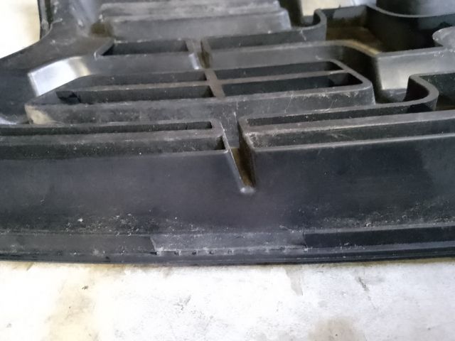 bontott DACIA DUSTER Hűtőrács