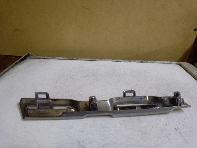 bontott DACIA DUSTER Hűtőrács