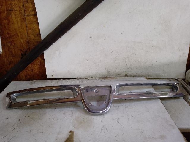 bontott DACIA DUSTER Hűtőrács