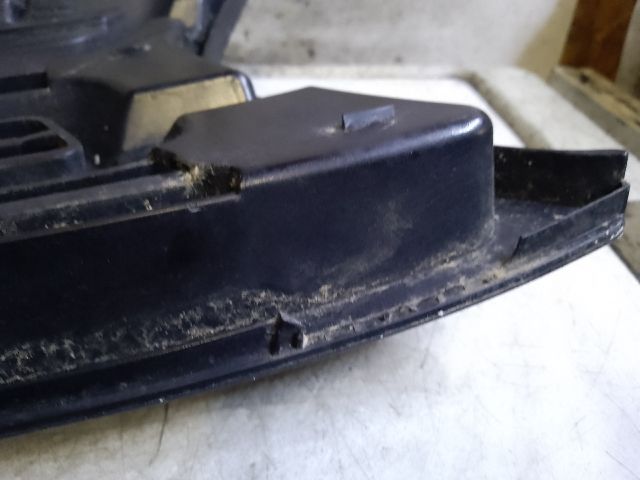 bontott DACIA DUSTER Hűtőrács