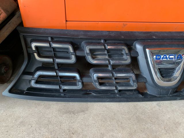 bontott DACIA DUSTER Hűtőrács