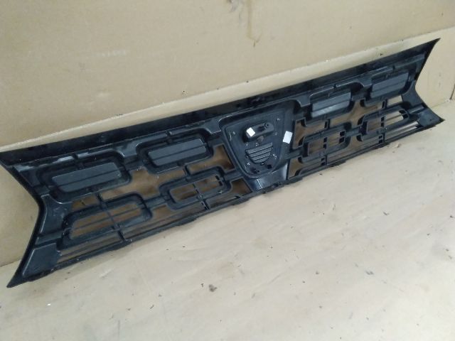 bontott DACIA DUSTER Hűtőrács