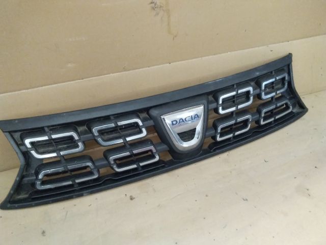 bontott DACIA DUSTER Hűtőrács