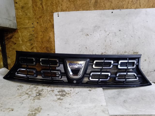 bontott DACIA DUSTER Hűtőrács