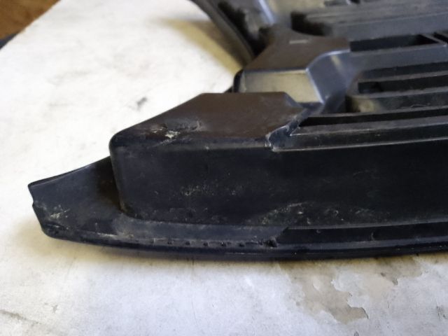 bontott DACIA DUSTER Hűtőrács