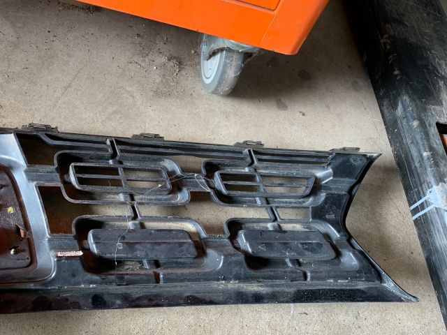 bontott DACIA DUSTER Hűtőrács