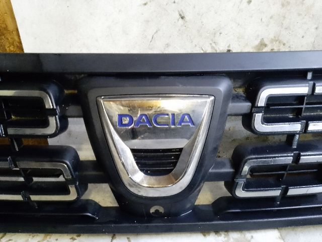 bontott DACIA DUSTER Hűtőrács