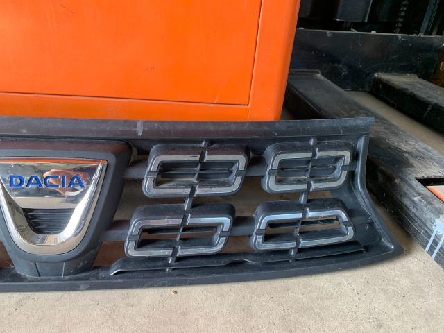 bontott DACIA DUSTER Hűtőrács
