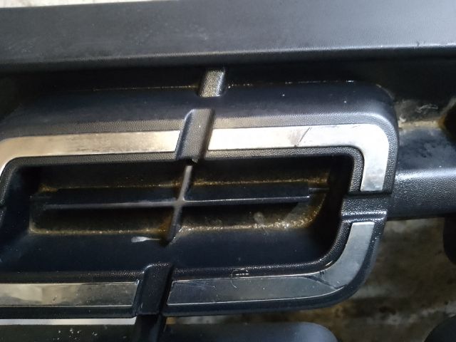 bontott DACIA DUSTER Hűtőrács