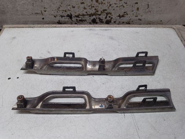 bontott DACIA DUSTER Hűtőrács