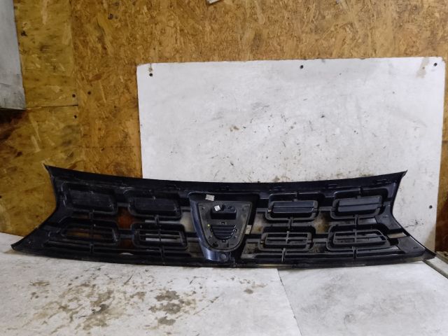 bontott DACIA DUSTER Hűtőrács