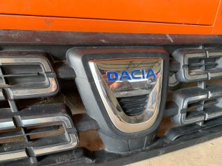 bontott DACIA DUSTER Hűtőrács