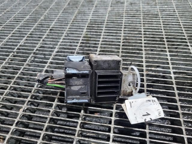 bontott DACIA DUSTER Izzító Relé