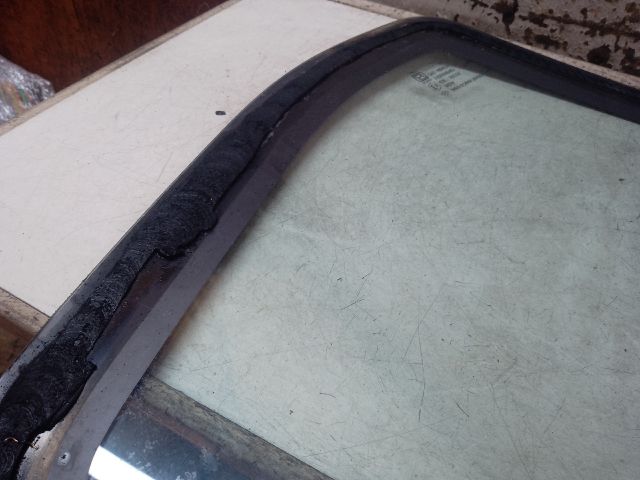 bontott DACIA DUSTER Jobb C Oszlop Oldalablak Üveg