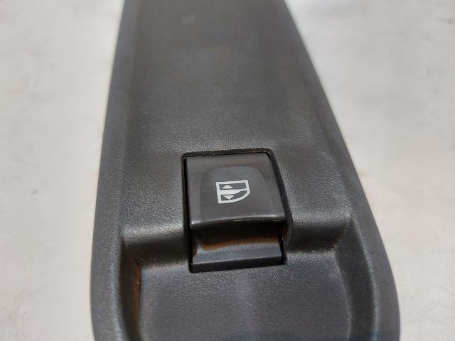 bontott DACIA DUSTER Jobb első Ablakemelő Kapcsoló