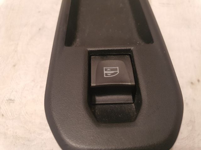 bontott DACIA DUSTER Jobb első Ablakemelő Kapcsoló