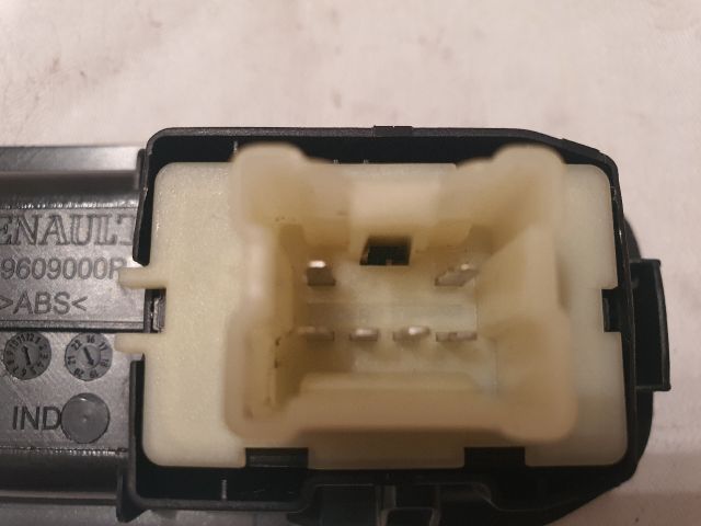 bontott DACIA DUSTER Jobb első Ablakemelő Kapcsoló