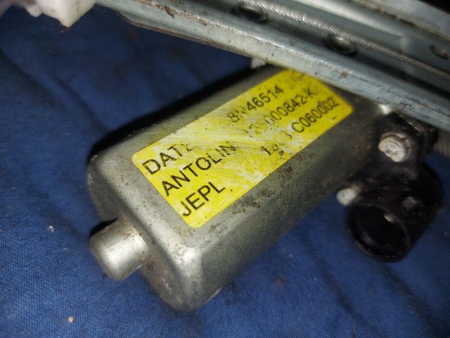 bontott DACIA DUSTER Jobb első Ablakemelő Szerkezet (Elektromos)