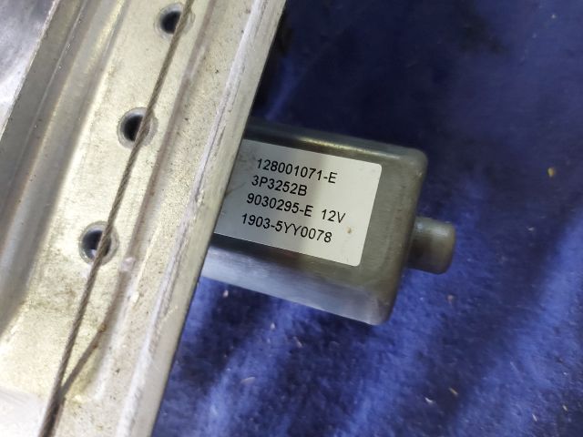 bontott DACIA DUSTER Jobb első Ablakemelő Szerkezet (Elektromos)