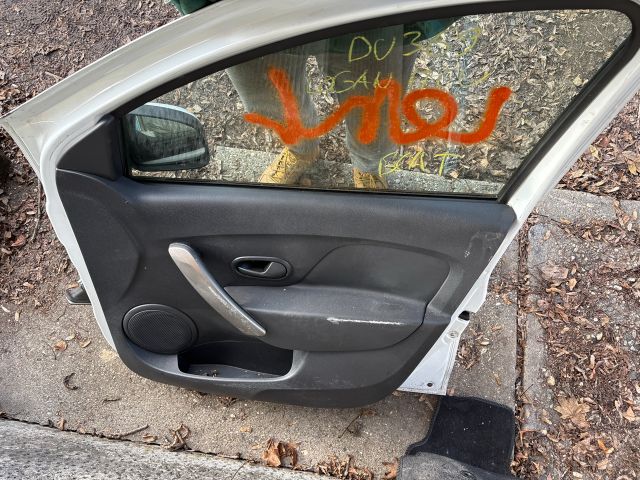 bontott DACIA DUSTER Jobb első Ajtó (Részeivel)