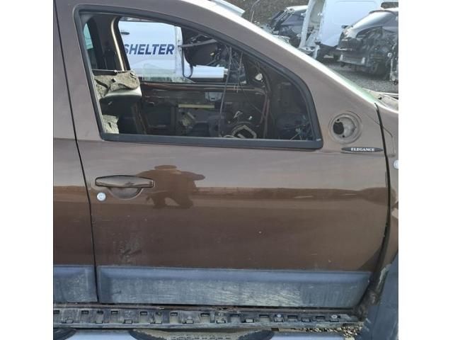 bontott DACIA DUSTER Jobb első Ajtó (Üres lemez)