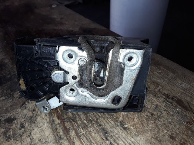 bontott DACIA DUSTER Jobb első Ajtózár