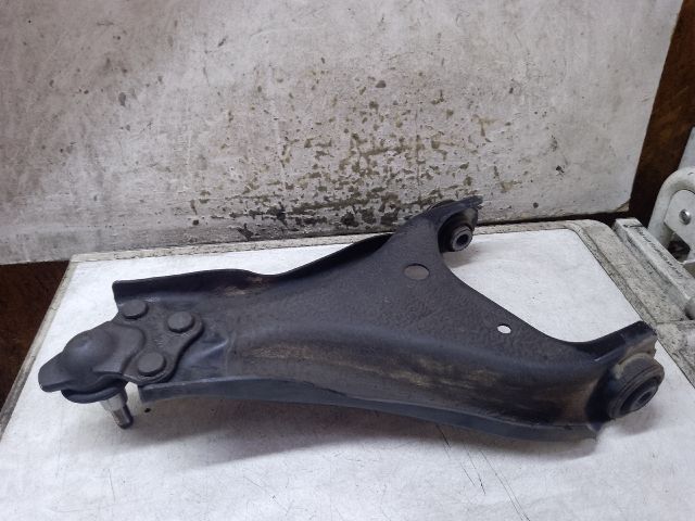 bontott DACIA DUSTER Jobb első Alsó Lengőkar