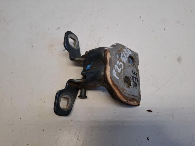 bontott DACIA DUSTER Jobb első Alsó Zsanér