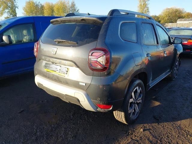 bontott DACIA DUSTER Jobb első Belső Küszöb Burkolat