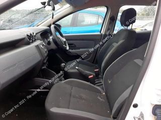 bontott DACIA DUSTER Jobb első Belső Küszöb Burkolat