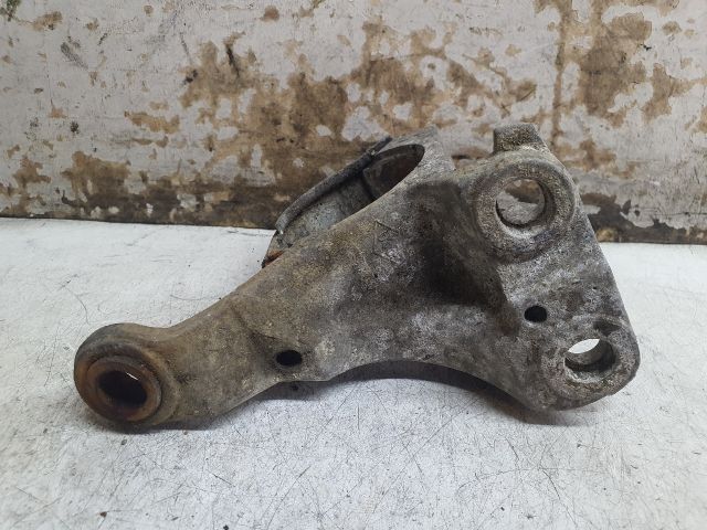 bontott DACIA DUSTER Jobb első Féltengely Tartó