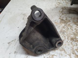 bontott DACIA DUSTER Jobb első Féltengely Tartó