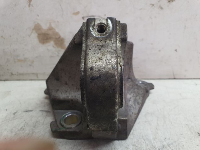 bontott DACIA DUSTER Jobb első Féltengely Tartó