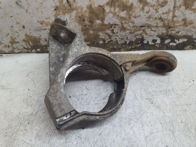 bontott DACIA DUSTER Jobb első Féltengely Tartó