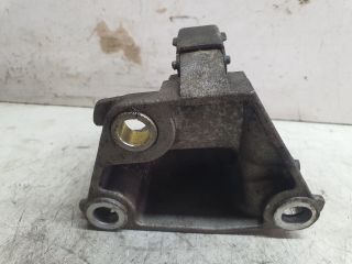 bontott DACIA DUSTER Jobb első Féltengely Tartó