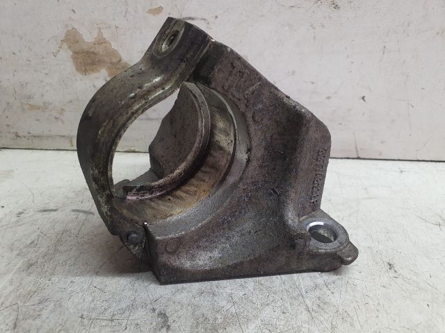 bontott DACIA DUSTER Jobb első Féltengely Tartó