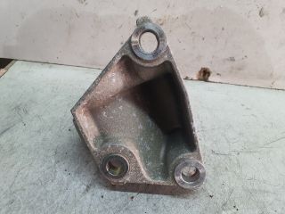 bontott DACIA DUSTER Jobb első Féltengely Tartó