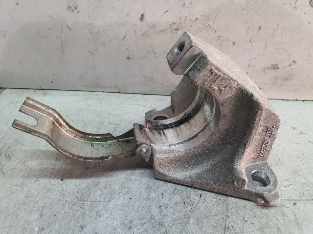 bontott DACIA DUSTER Jobb első Féltengely Tartó