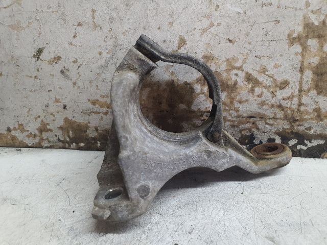 bontott DACIA DUSTER Jobb első Féltengely Tartó