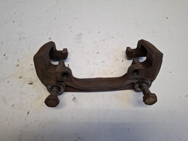 bontott DACIA DUSTER Jobb első Féltengely Tartó